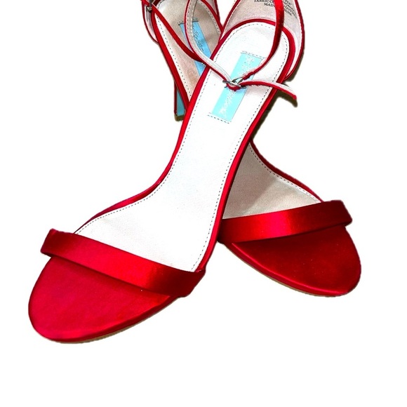 Blue by Betsey Johnson Sarah Elegant Red Satin Stiletto Heels, size 10M - Picture 4 of 14